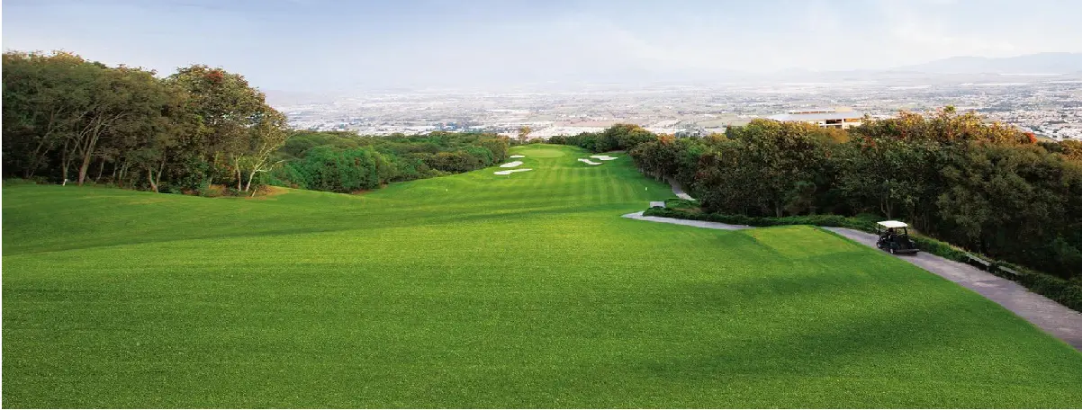 El Cielo y el campo de golf 